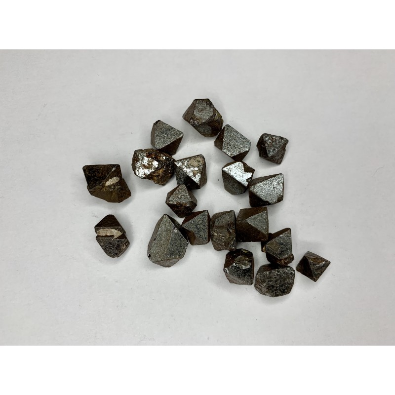 Magnetite – Rough Stone | VED-DISTRI
