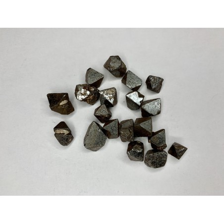 Magnetite – Rough Stone | VED-DISTRI