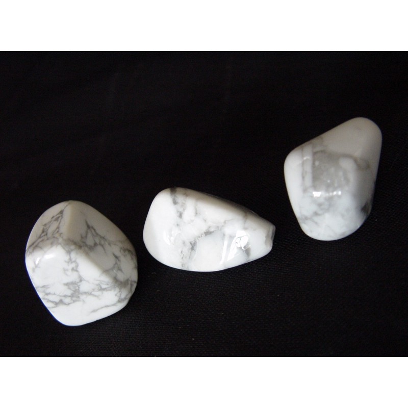 White Howlite – Tumbled Stone | VED-DISTRI